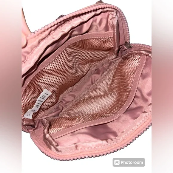lululemon belt bag rose Everywhere Su Nylon The Shop at Equinox W 35 x D 8cm x H 16cm (13.8 x 3.1 x 6.3) Bags | Lululemon Rose Goldpink
